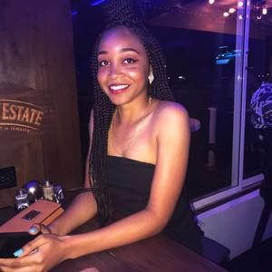 Meet your Posher, Monique